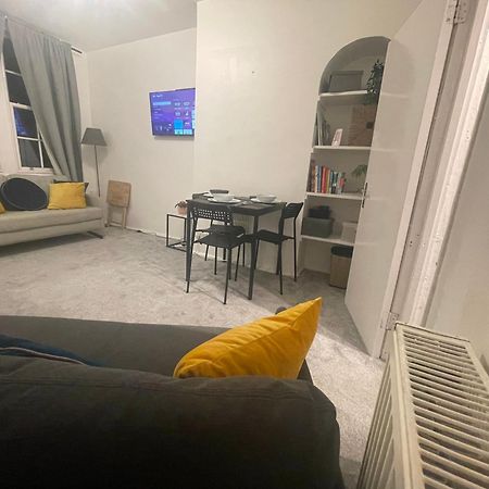 Tooting Lodge London - Cosy 2 Bedroom House With Garden, 5 Mins Walk To Tube Station Extérieur photo