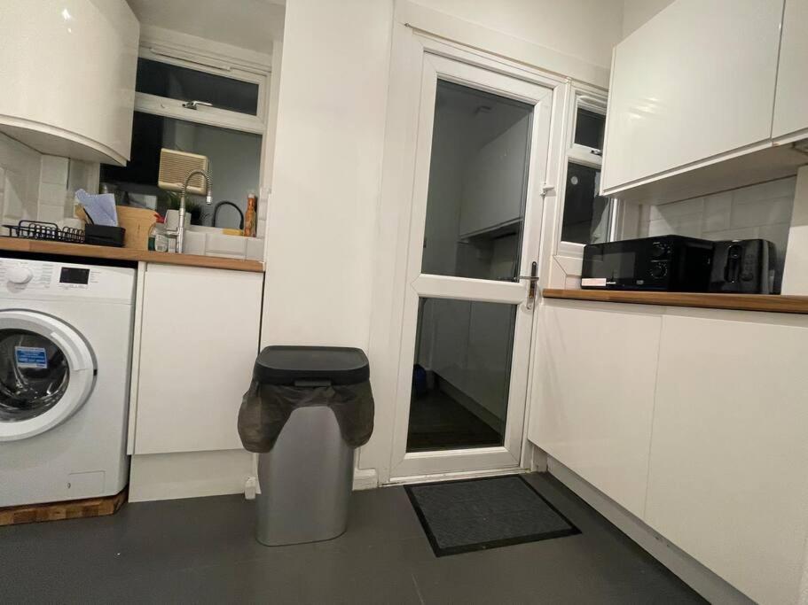 Tooting Lodge London - Cosy 2 Bedroom House With Garden, 5 Mins Walk To Tube Station Extérieur photo