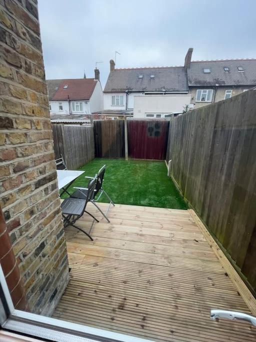 Tooting Lodge London - Cosy 2 Bedroom House With Garden, 5 Mins Walk To Tube Station Extérieur photo