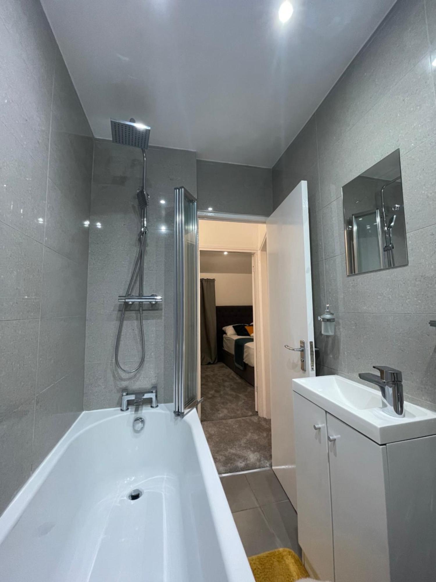 Tooting Lodge London - Cosy 2 Bedroom House With Garden, 5 Mins Walk To Tube Station Extérieur photo