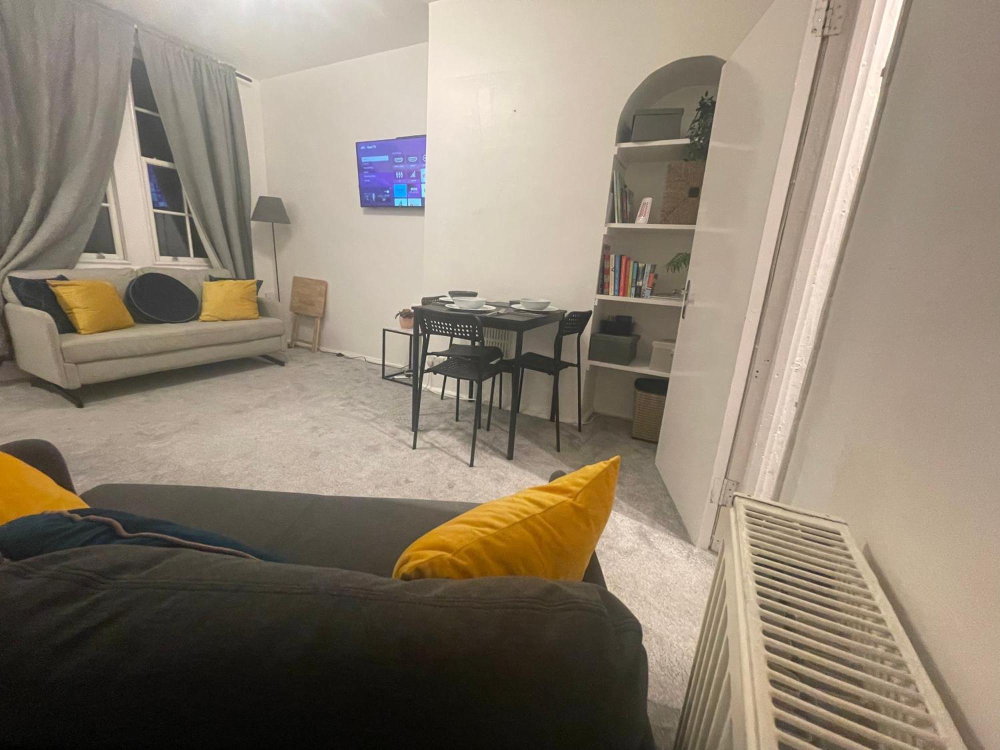 Tooting Lodge London - Cosy 2 Bedroom House With Garden, 5 Mins Walk To Tube Station Extérieur photo
